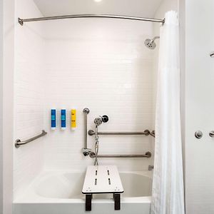 King Room Bath Tub Mobility or Hearing Accessible